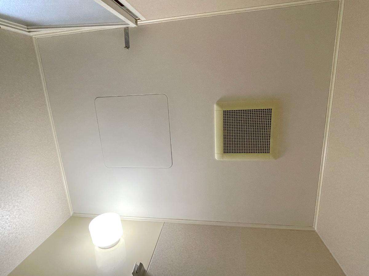 お風呂の天井にカビが生える原因とカビ取り方法・カビが落ちないときの対処法を解説！